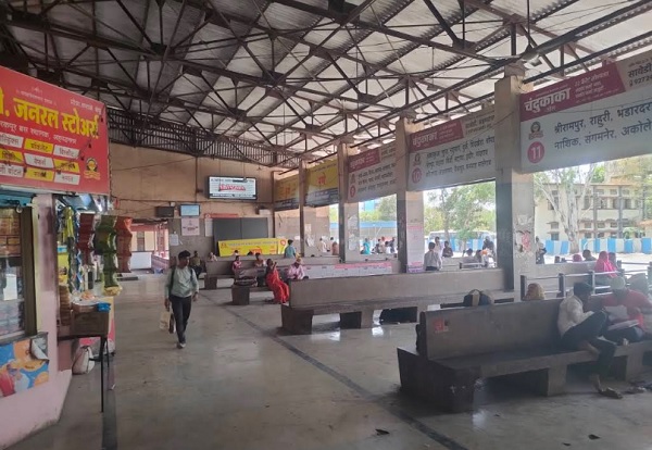 tarakpur st bus depot waiting stand